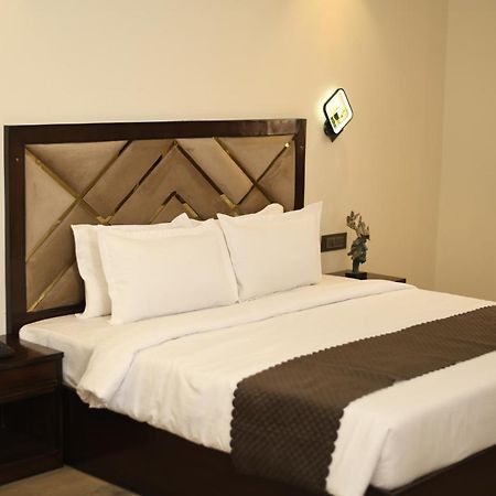 Cloud Social Hotel Шилонг Екстериор снимка