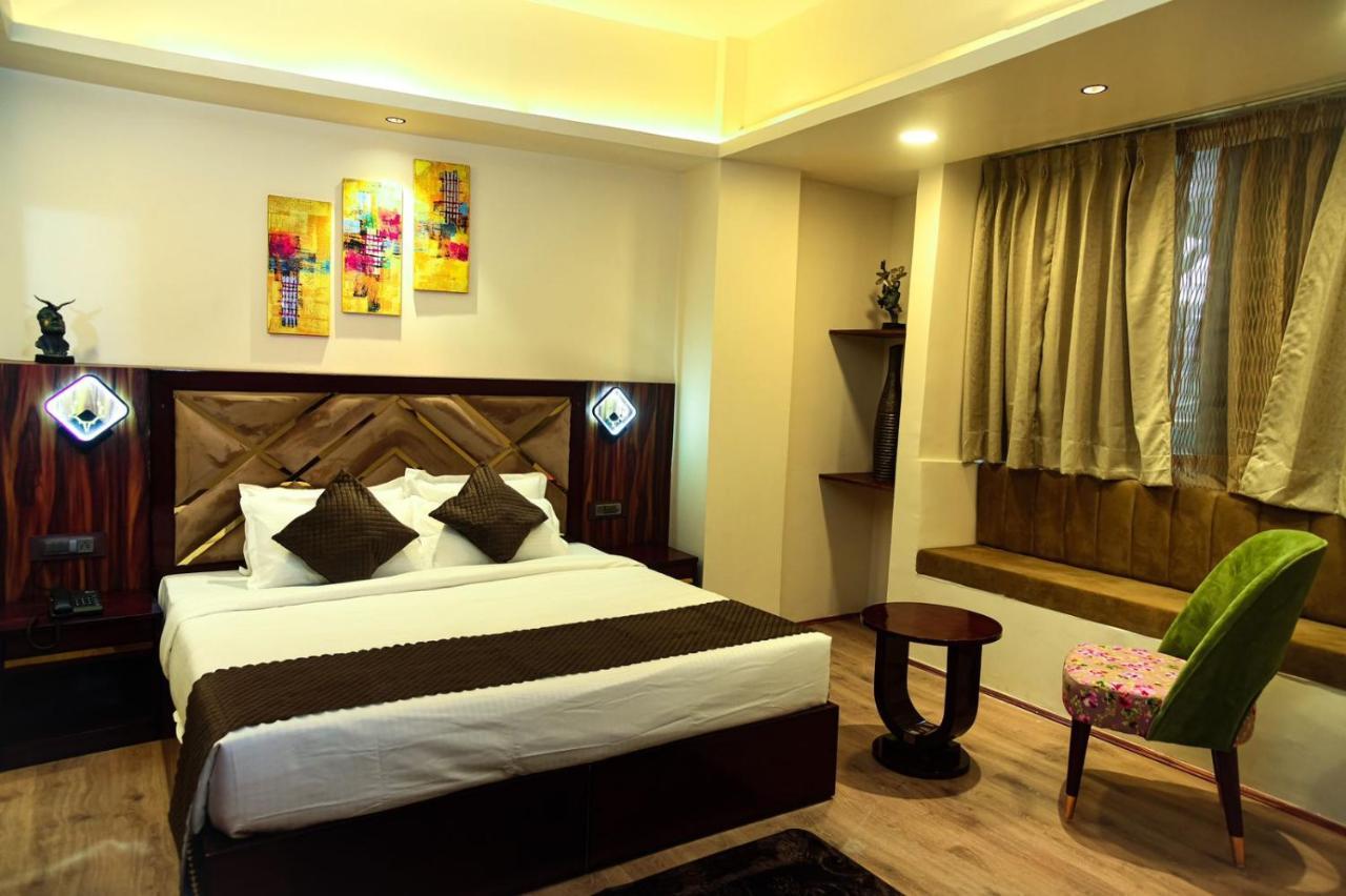 Cloud Social Hotel Шилонг Екстериор снимка