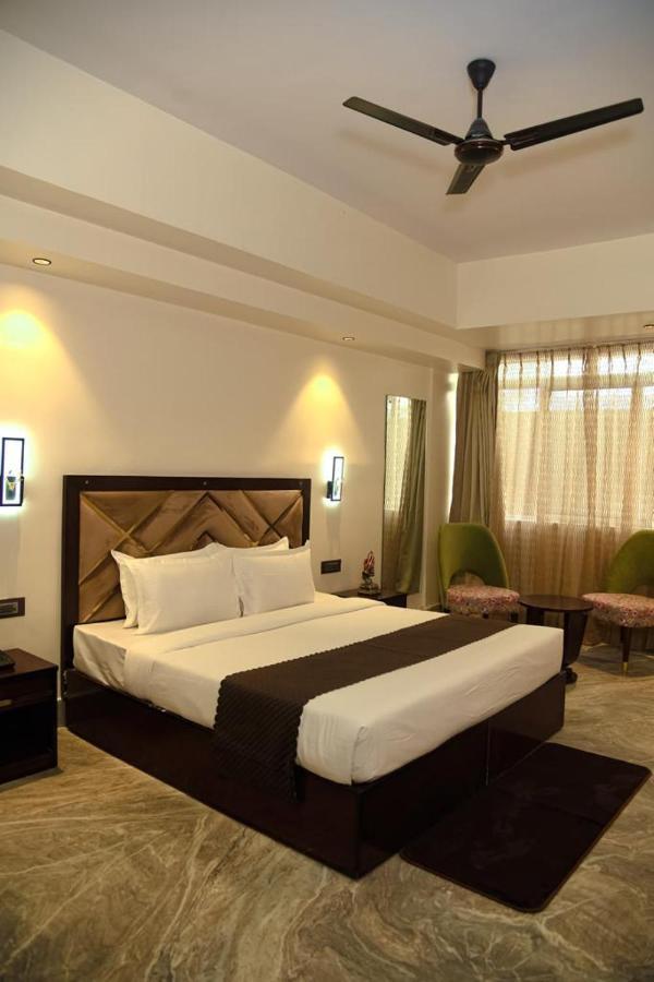 Cloud Social Hotel Шилонг Екстериор снимка