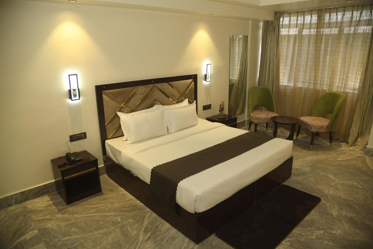 Cloud Social Hotel Шилонг Екстериор снимка