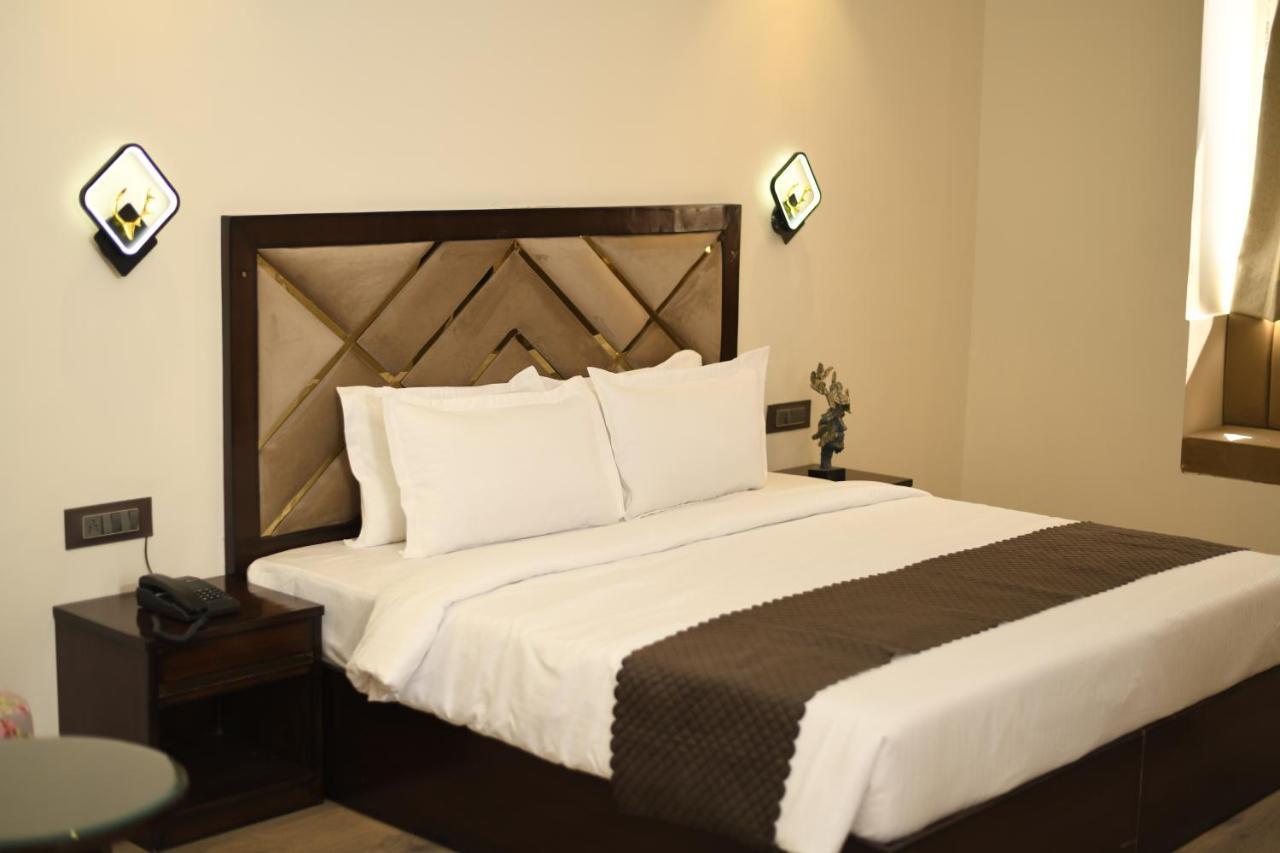 Cloud Social Hotel Шилонг Екстериор снимка