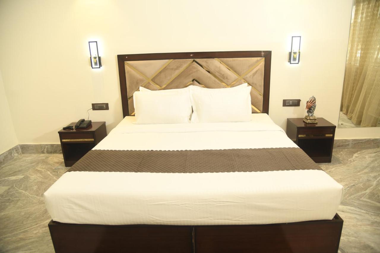 Cloud Social Hotel Шилонг Екстериор снимка